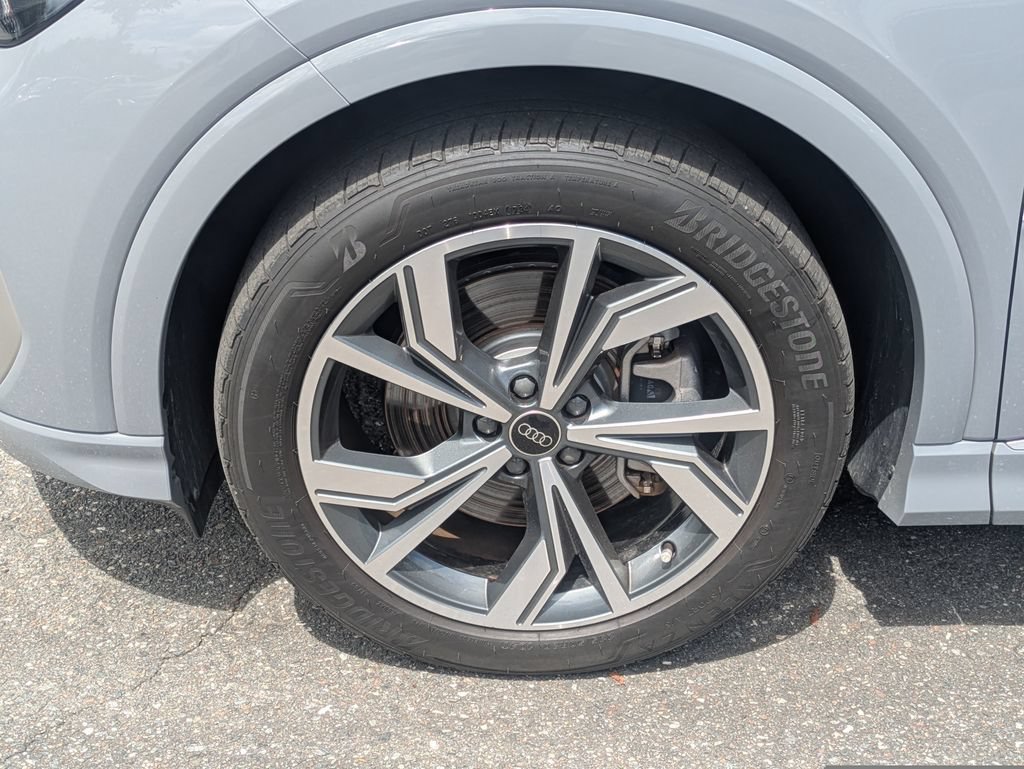 Used 2025 Audi Q4 e-tron Premium AWD/4WD image 19
