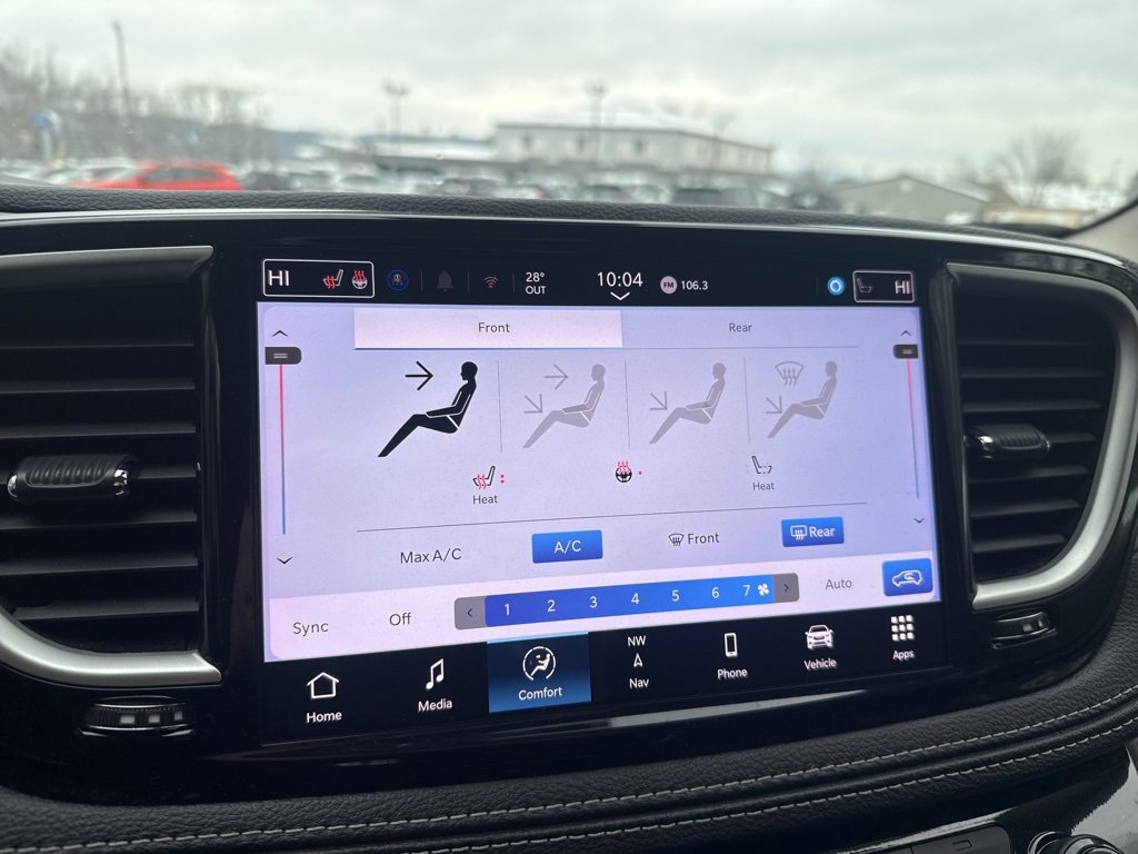 Used 2024 Chrysler Pacifica Select image 27