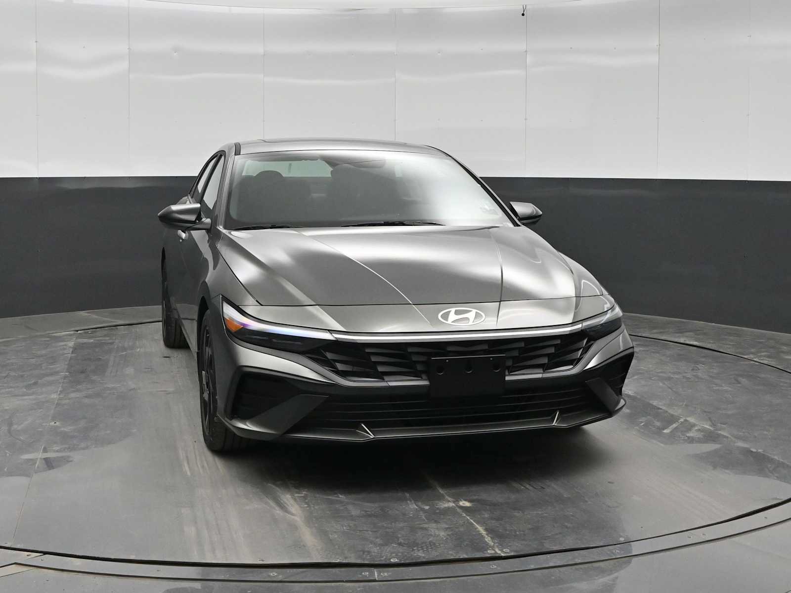 New 2026 Hyundai Elantra SEL Sport FWD image 2