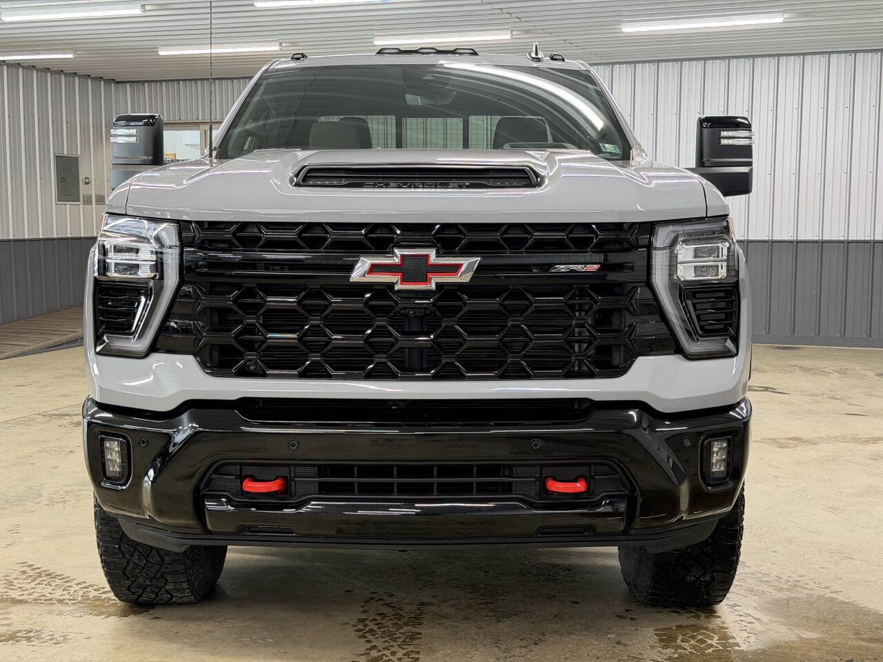 Used 2025 Chevrolet Silverado 2500 ZR2 w/ Technology Package image 9