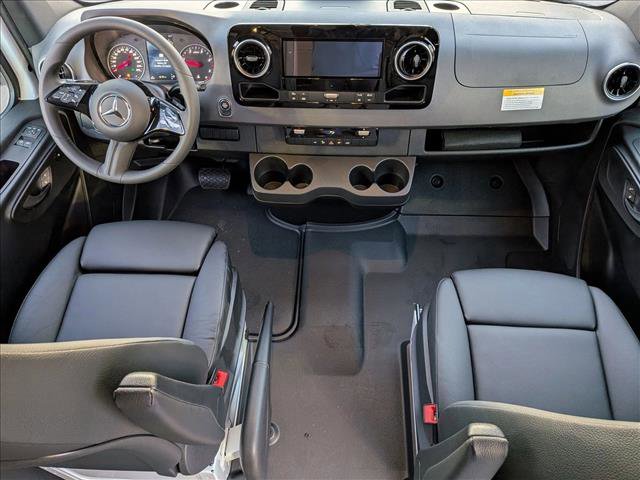 Used 2025 Mercedes-Benz Sprinter 2500 image 14