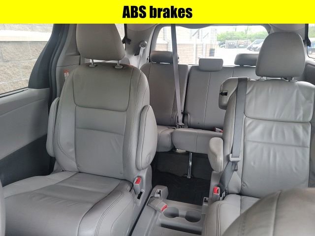 Used 2015 Toyota Sienna XLE w/ XLE Navigation Package image 14