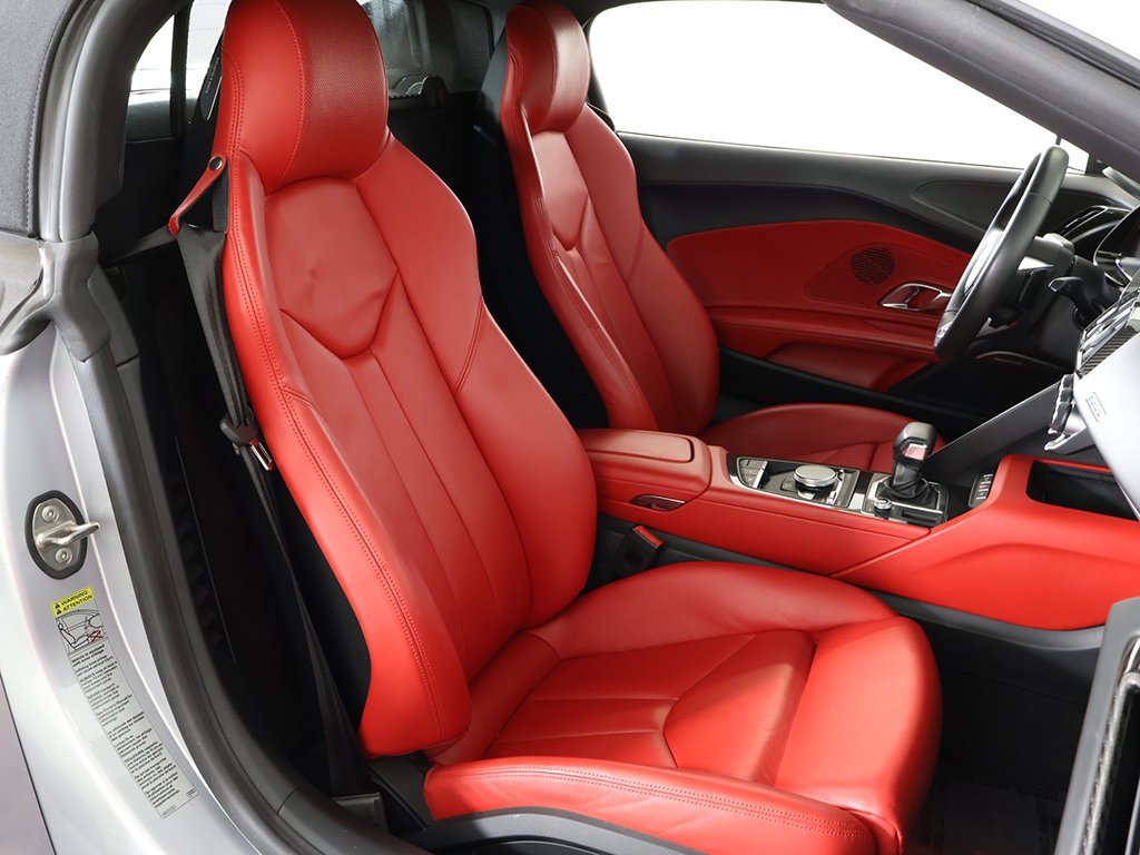 Used 2018 Audi R8 V10 w/ Carbon Exterior Package image 28