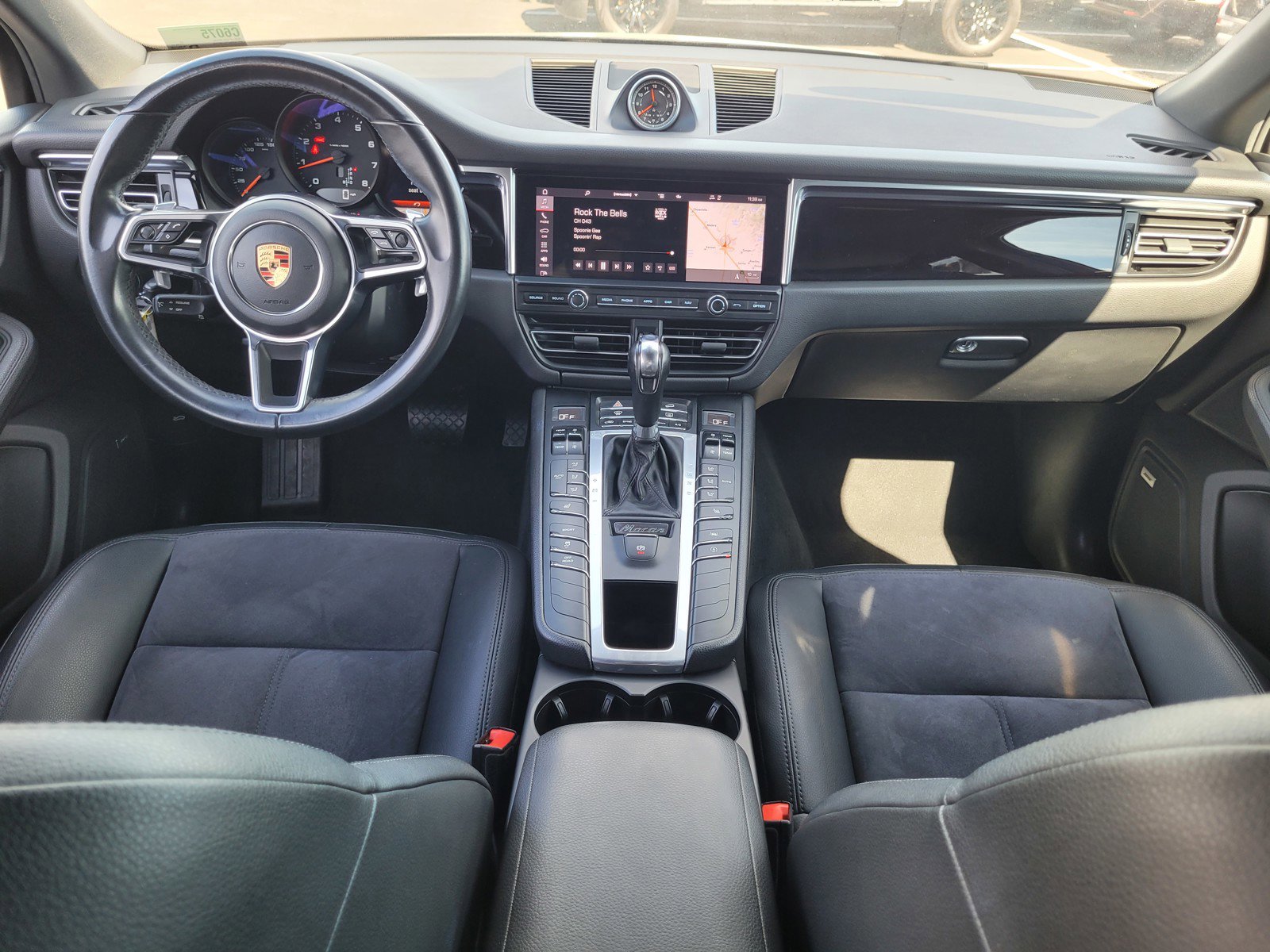 Used 2020 Porsche Macan w/ Premium Package image 15