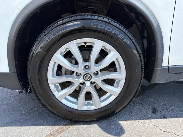 Used 2017 Nissan Rogue SV AWD/4WD image 10