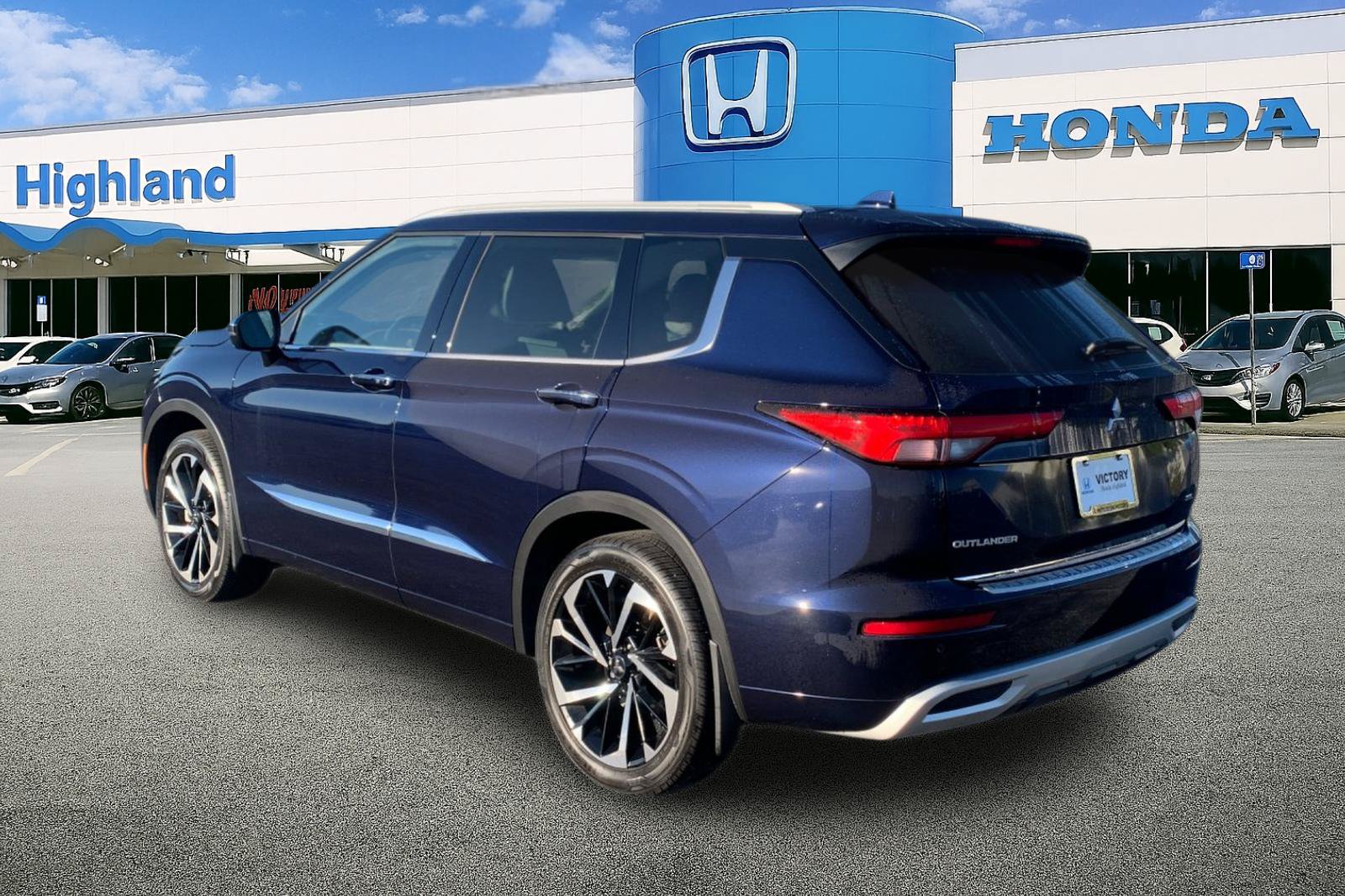 Used 2022 Mitsubishi Outlander SEL FWD image 3