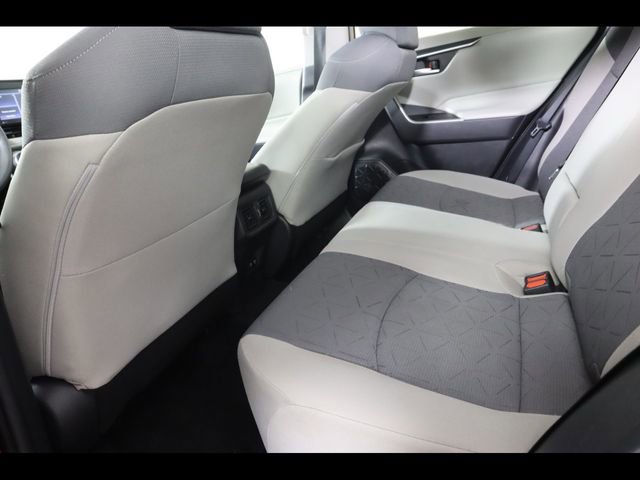 Used 2021 Toyota RAV4 XLE w/ Convenience Package image 18