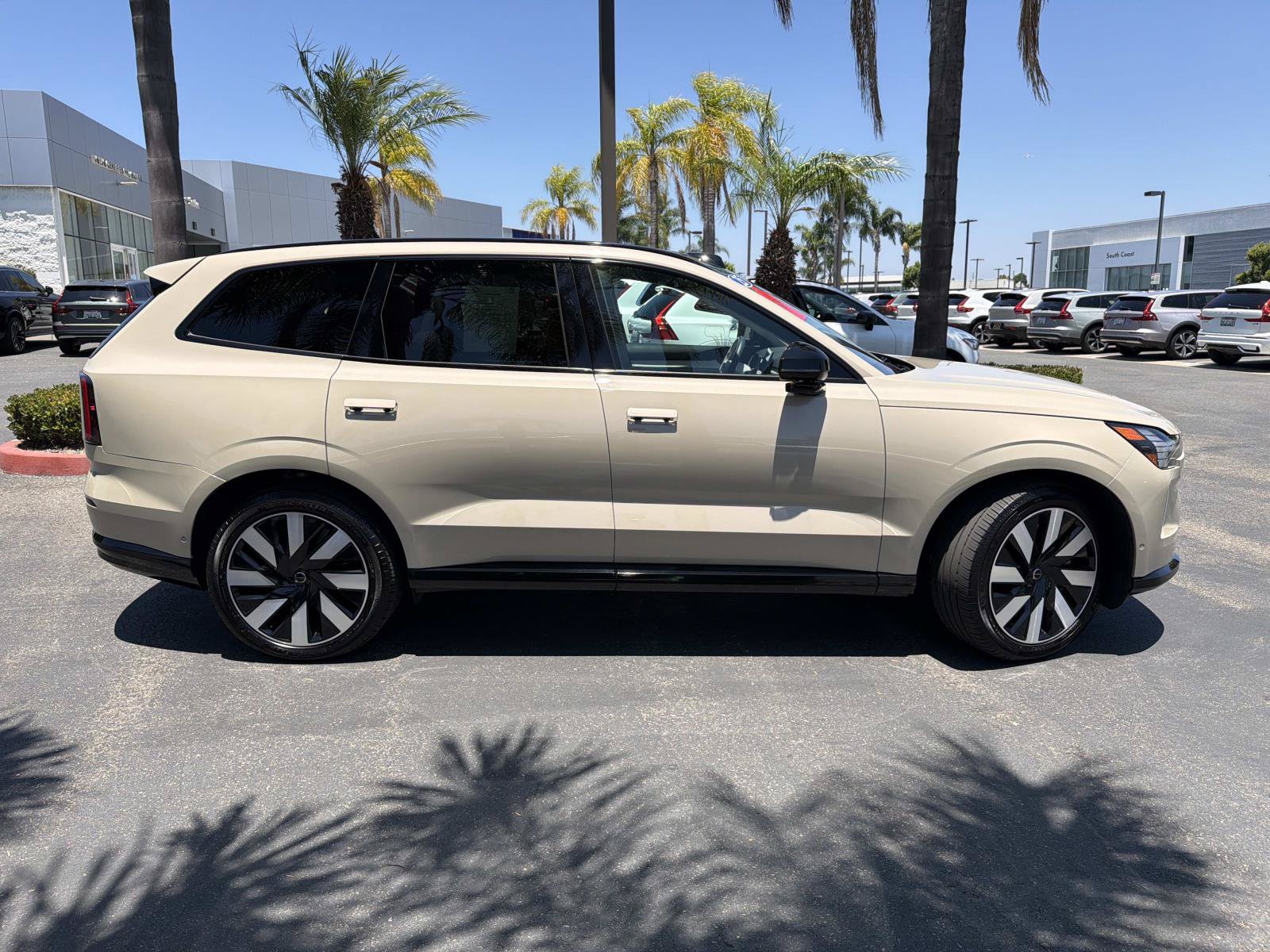 Certified 2025 Volvo EX90 Plus AWD/4WD image 4