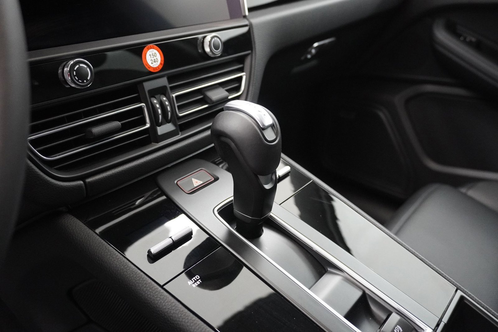 Certified 2026 Porsche Macan image 21