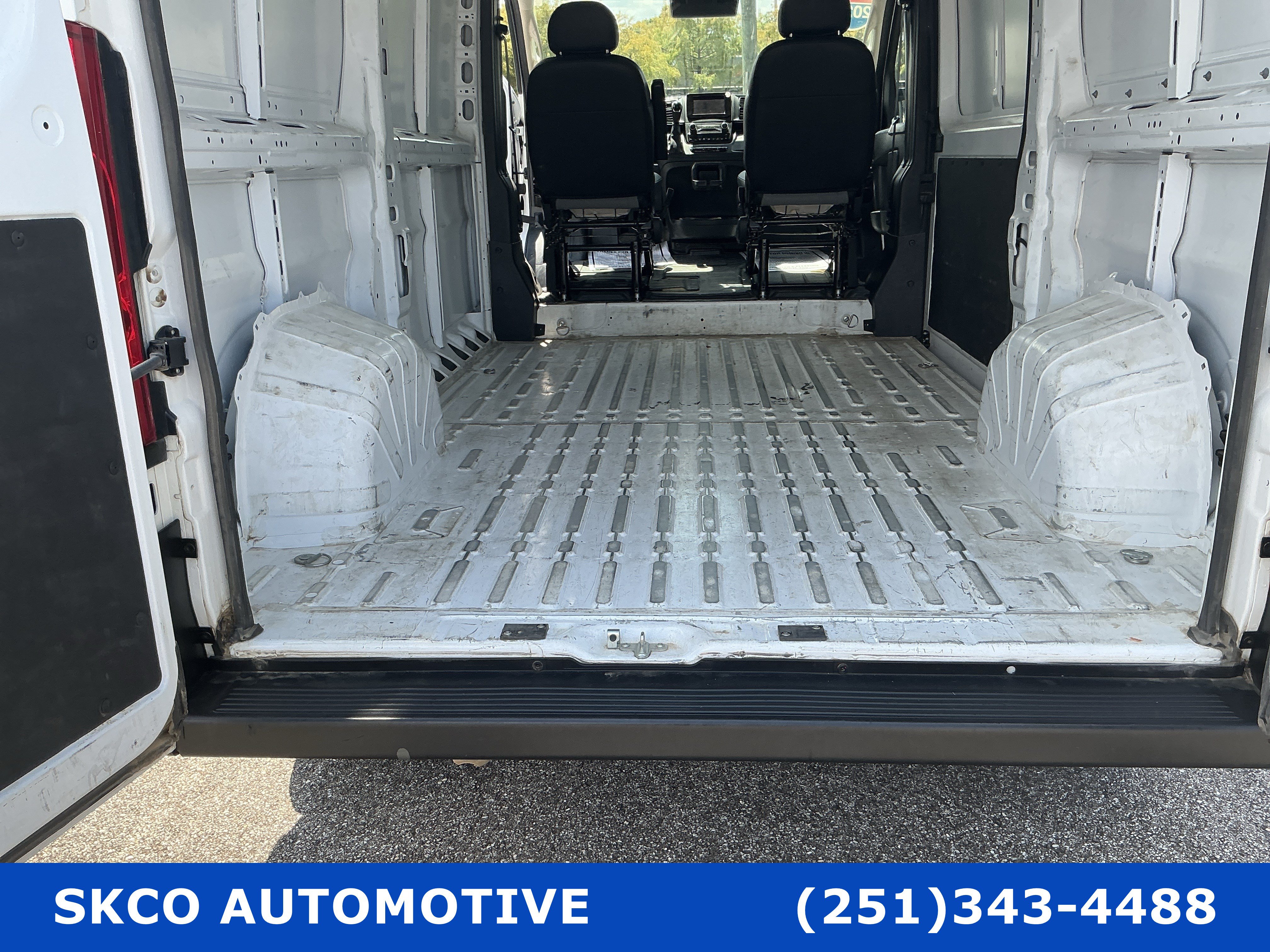 Used 2025 RAM ProMaster 2500 w/ Convenience Group FWD image 18