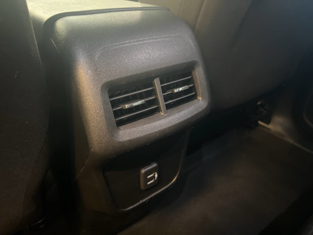 Used 2022 Chevrolet Equinox LS image 40