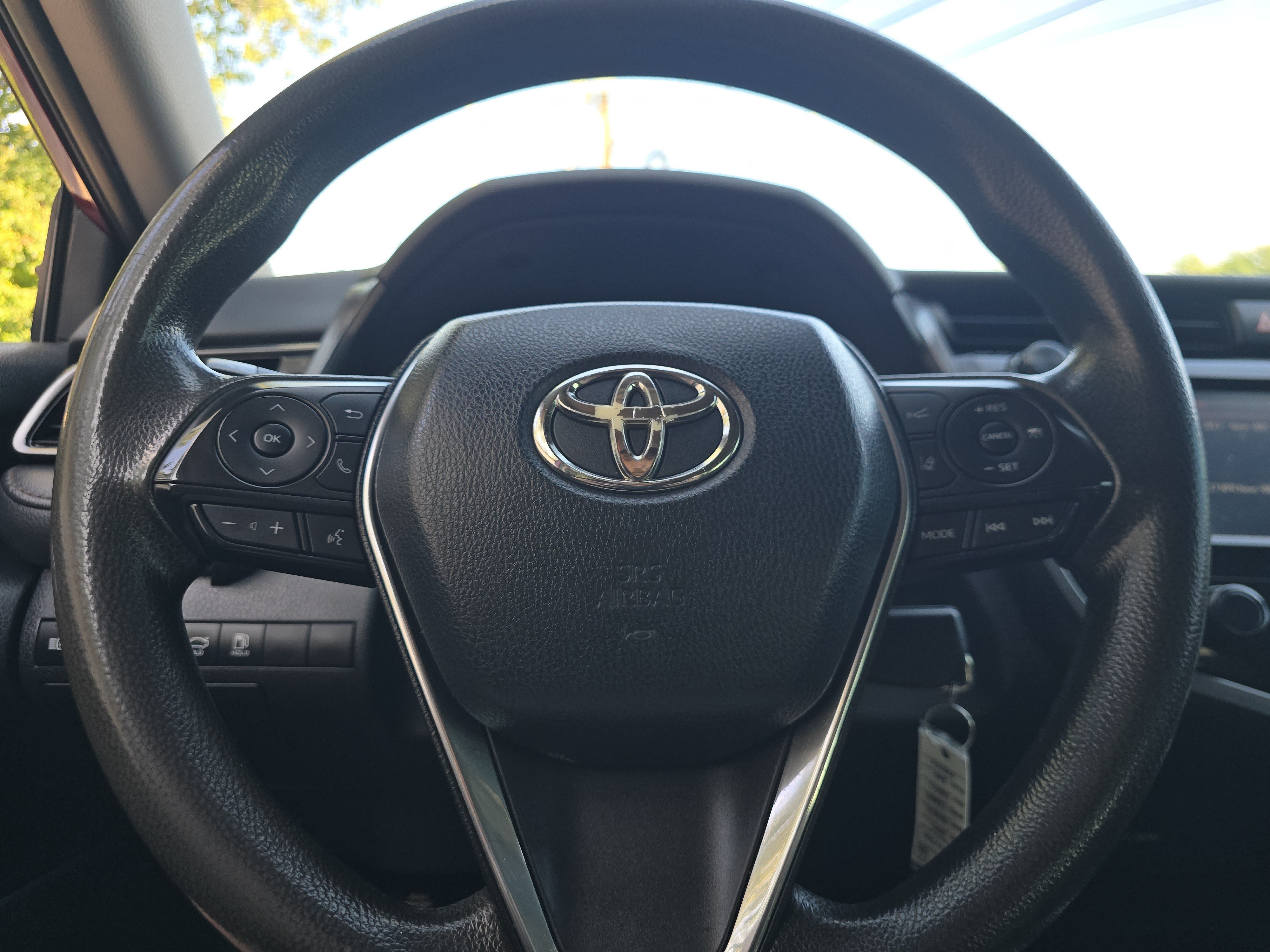 Used 2019 Toyota Camry LE FWD image 21
