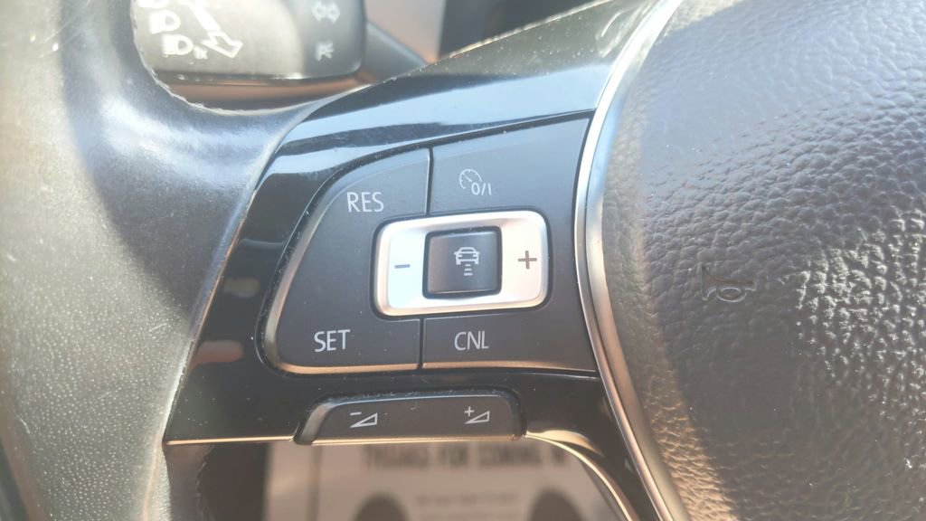 Used 2018 Volkswagen Atlas SE w/ R-Line Package image 21