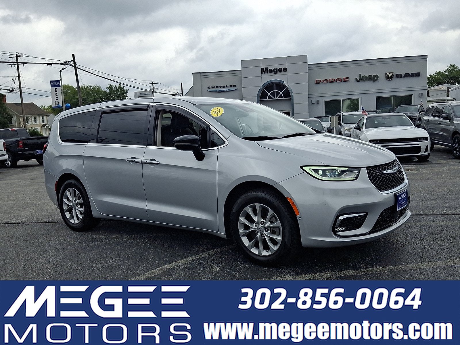 Certified 2024 Chrysler Pacifica Touring-L