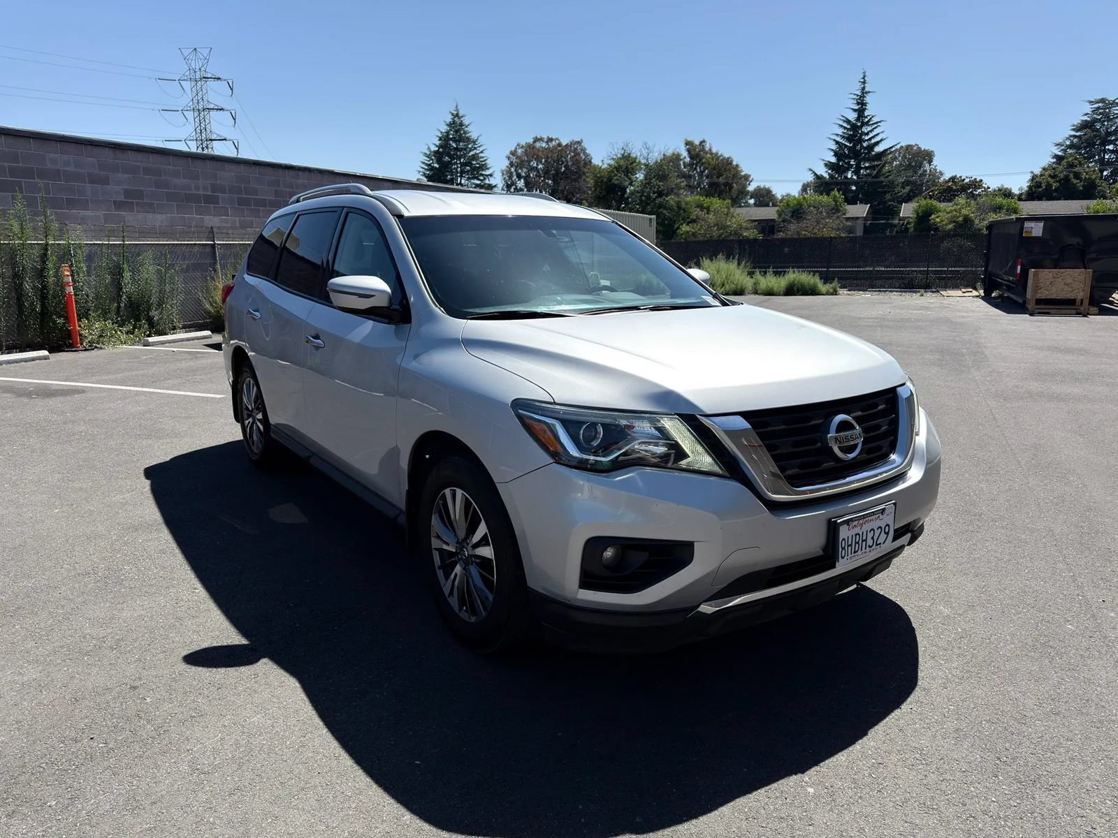 Used 2018 Nissan Pathfinder SV FWD image 3