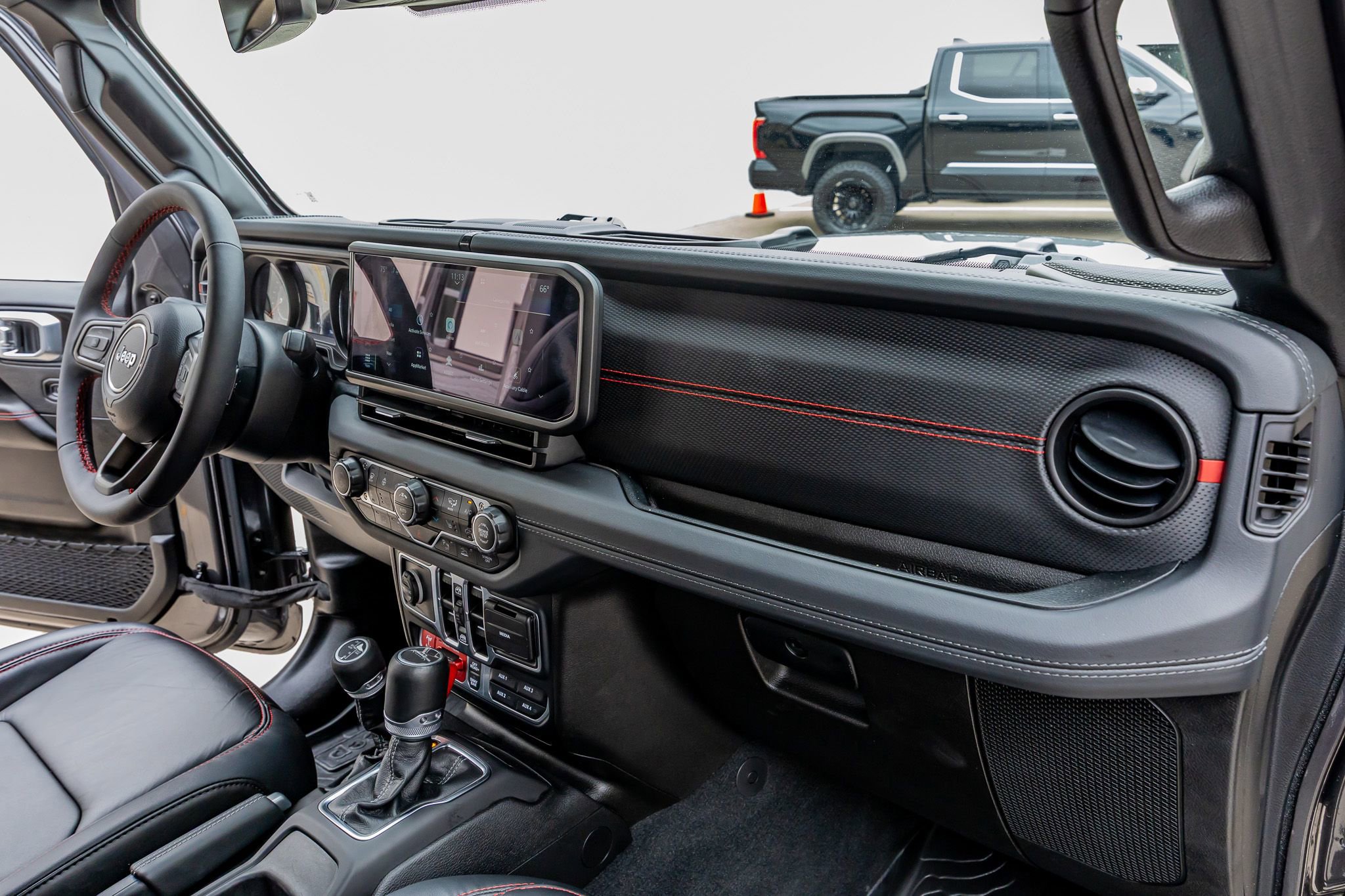 Used 2024 Jeep Gladiator Rubicon AWD/4WD image 17