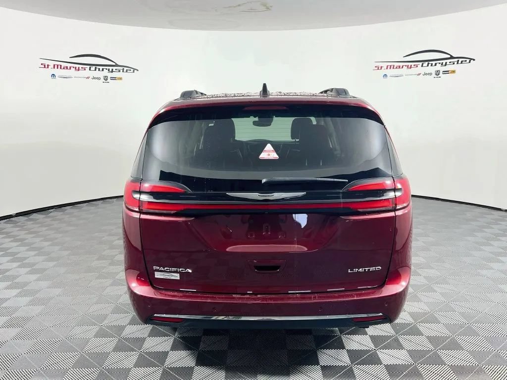 Used 2023 Chrysler Pacifica Limited FWD image 7
