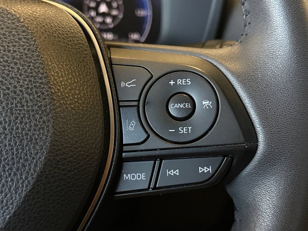 Used 2023 Toyota RAV4 Limited AWD/4WD image 33