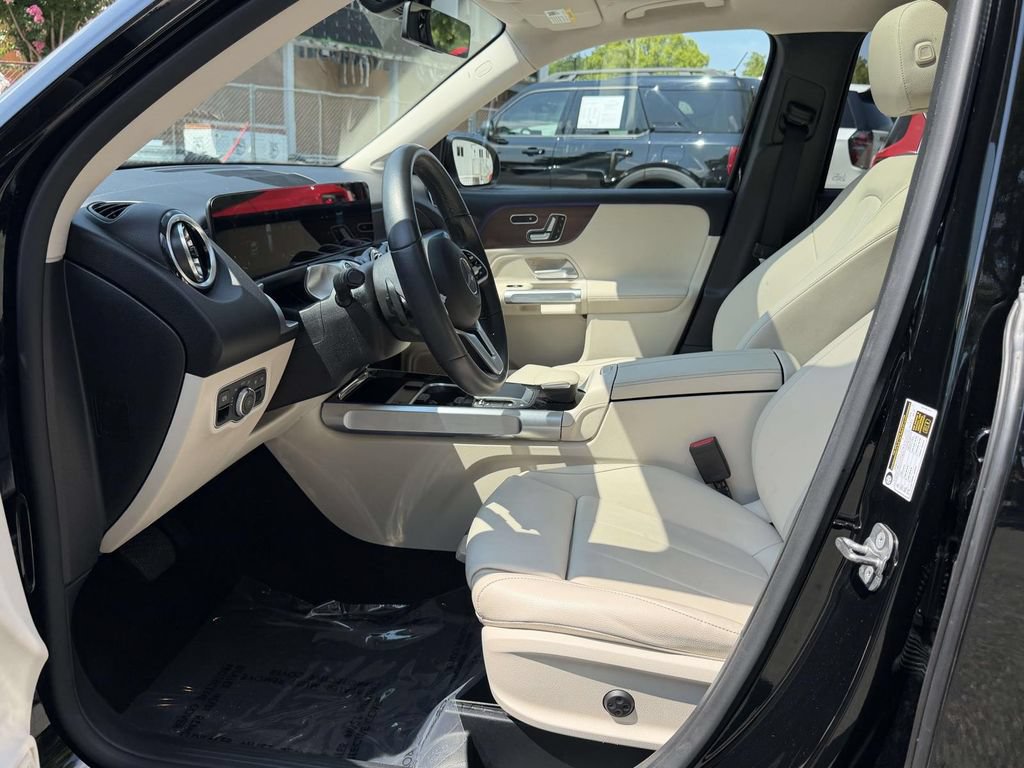 Used 2023 Mercedes-Benz GLB 250 w/ Premium Package image 16