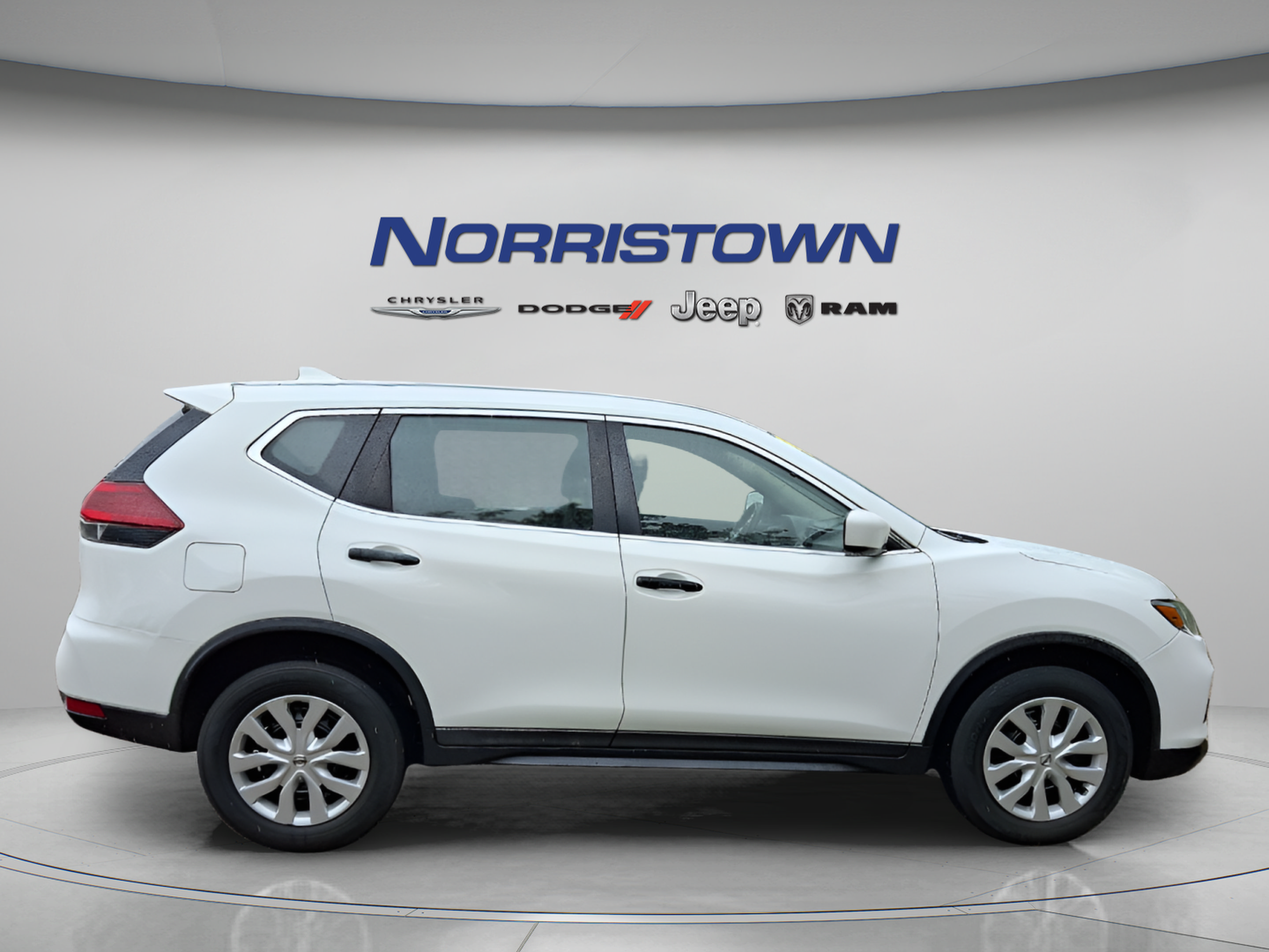 Used 2018 Nissan Rogue S AWD/4WD image 7