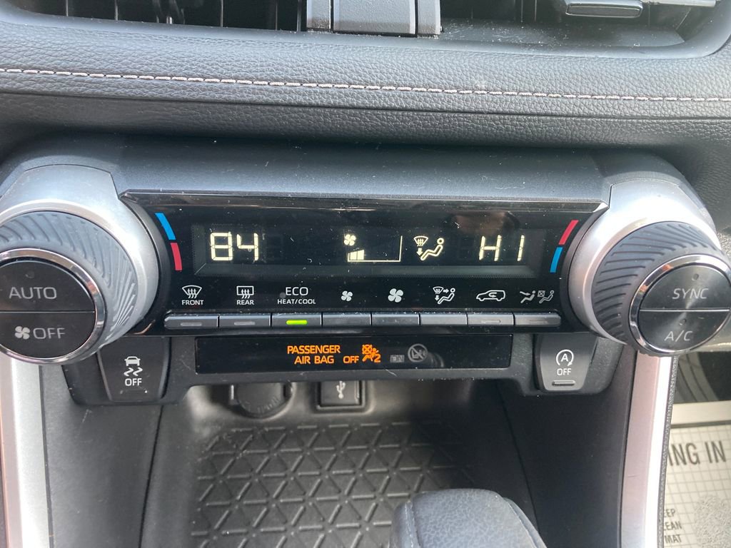 Used 2022 Toyota RAV4 XLE AWD/4WD image 25