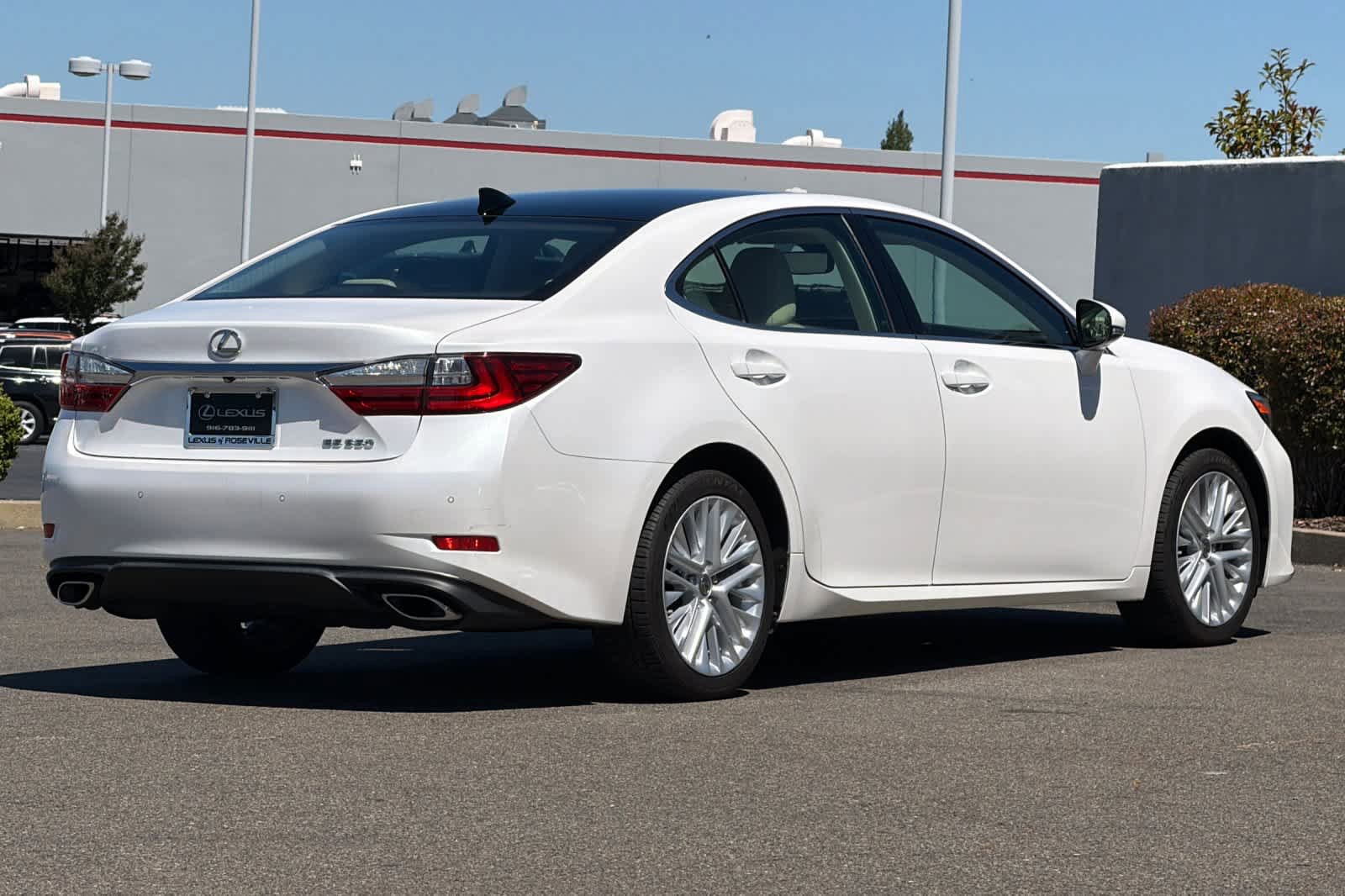 Used 2016 Lexus ES 350 w/ Luxury Package w/Wood Trim FWD image 2
