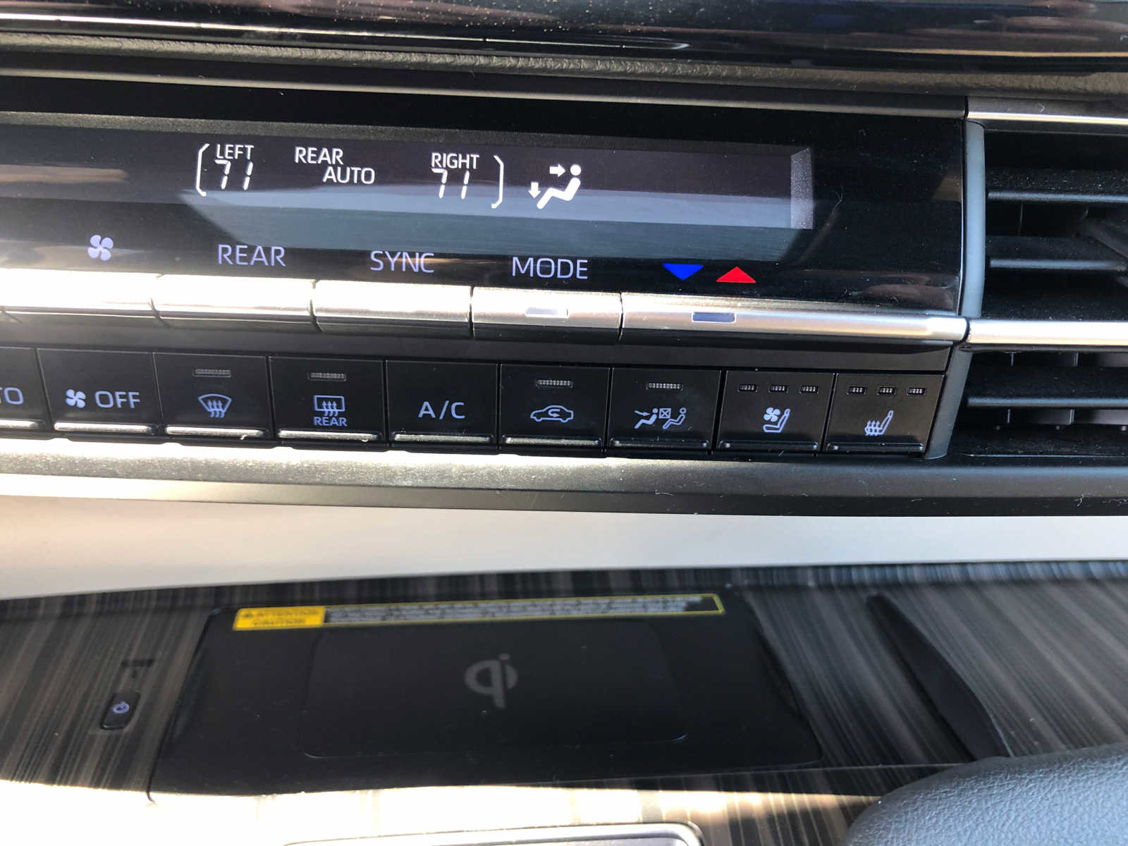 Used 2024 Toyota Sienna Limited image 16