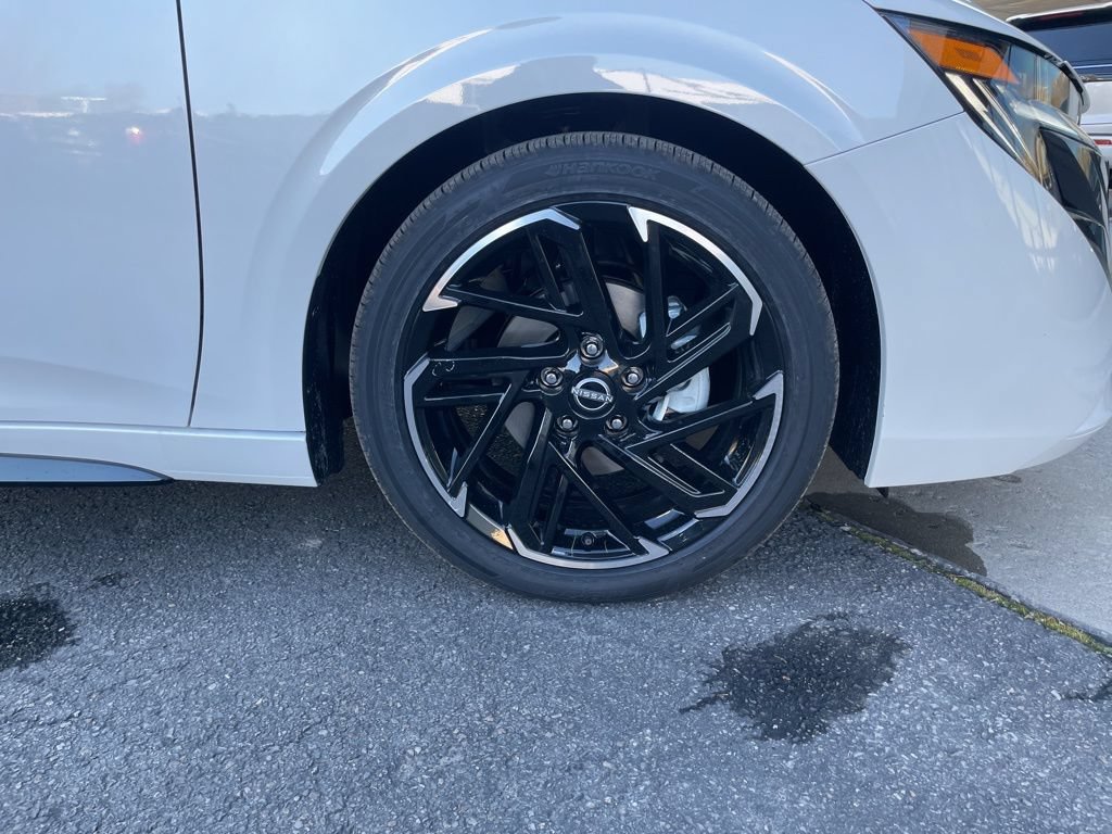 New 2026 Nissan Sentra SR w/ SR Premium Package FWD image 36