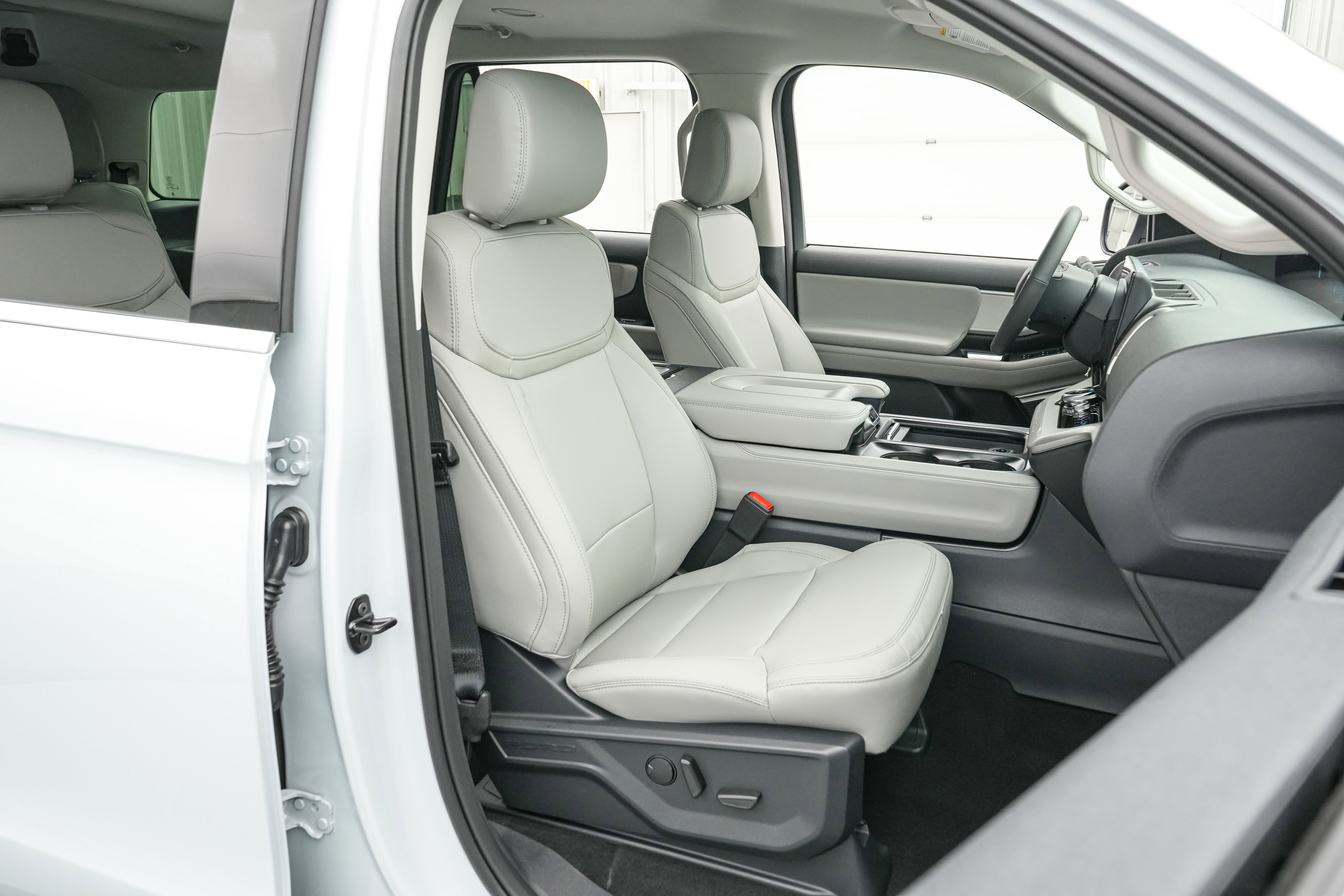 New 2026 Ford Expedition Active image 25