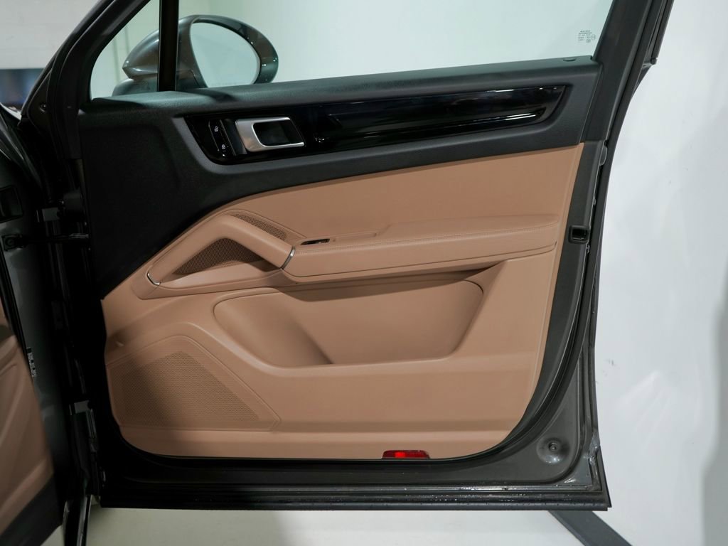 Used 2021 Porsche Cayenne image 26