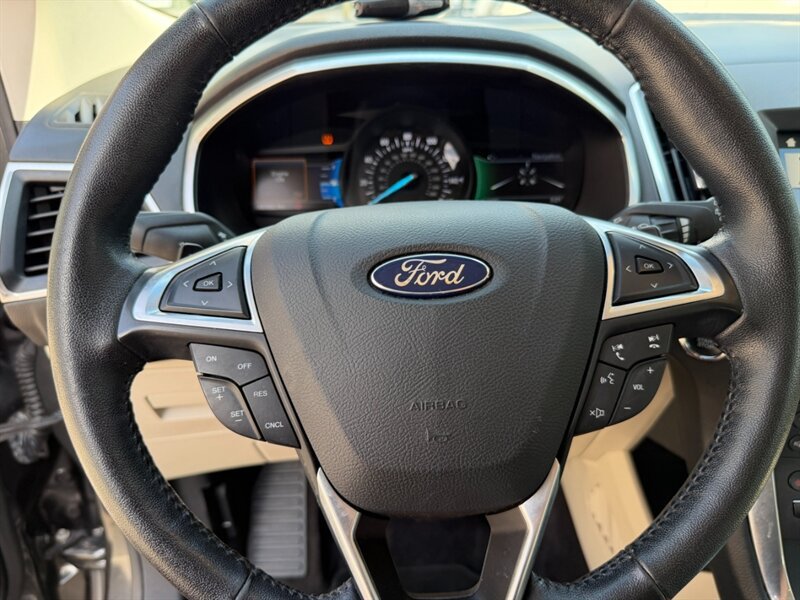 Used 2016 Ford Edge Titanium w/ Technology Package AWD/4WD image 29
