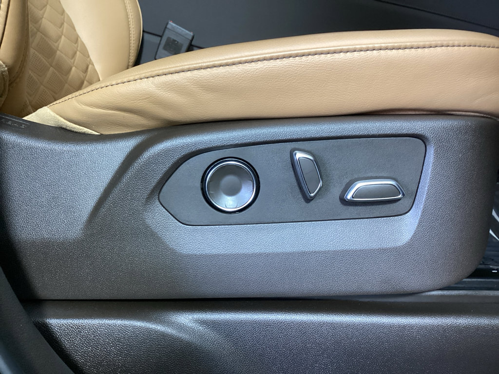 Used 2023 Cadillac Escalade Premium Luxury w/ Performance Package image 10