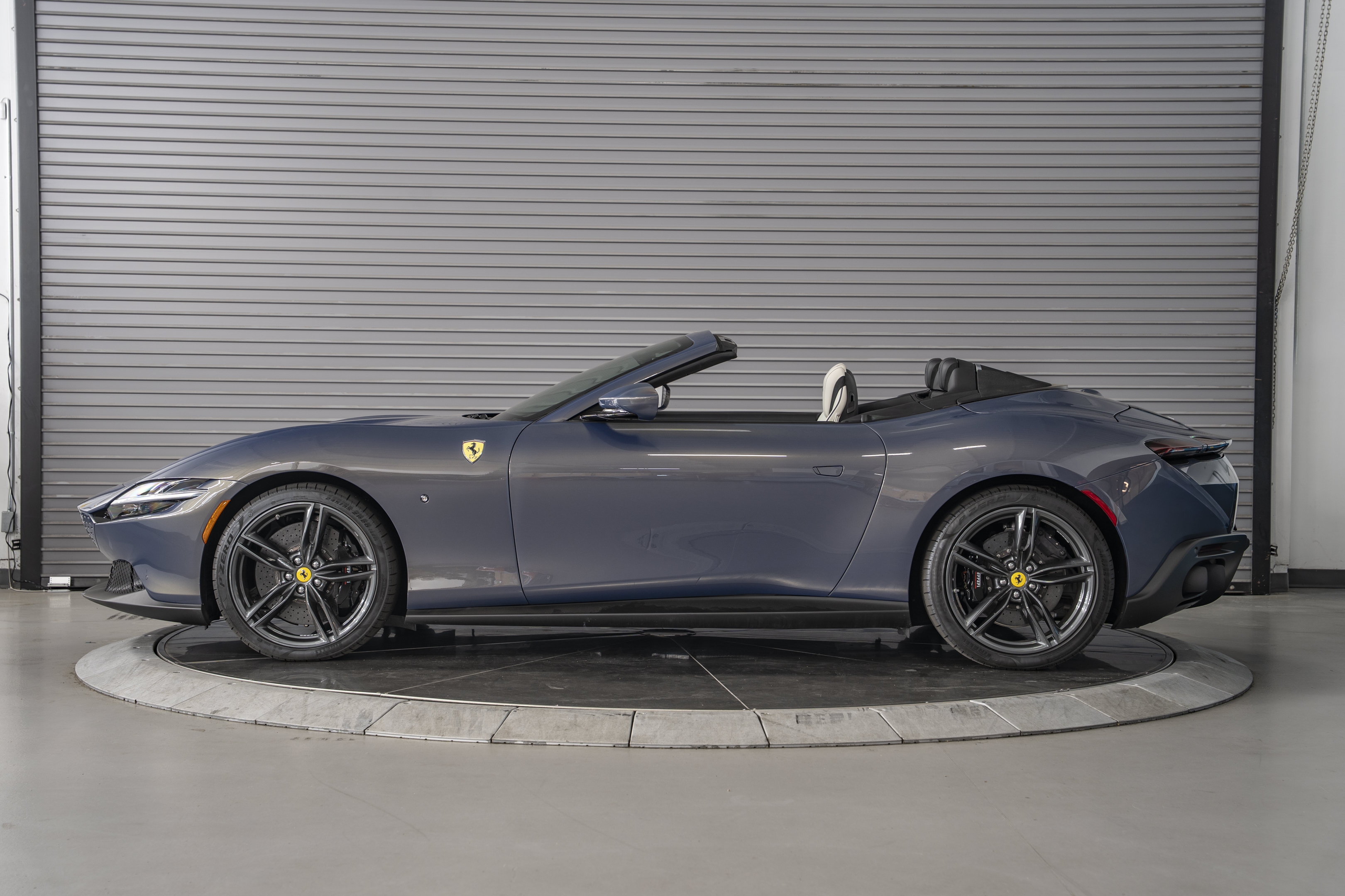 Used 2025 Ferrari Roma Spider RWD image 2