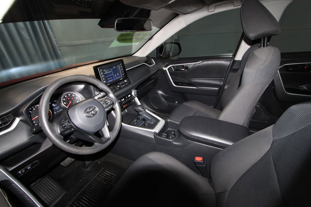 Used 2022 Toyota RAV4 LE image 2
