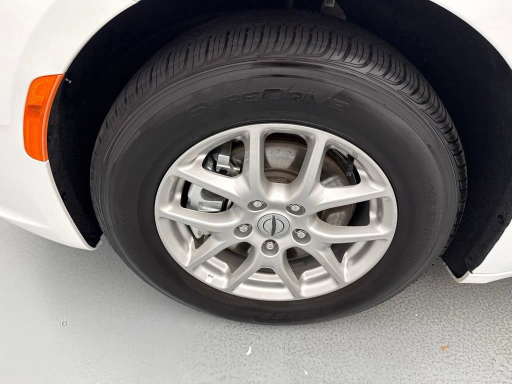 Used 2025 Chrysler Pacifica Select FWD image 4