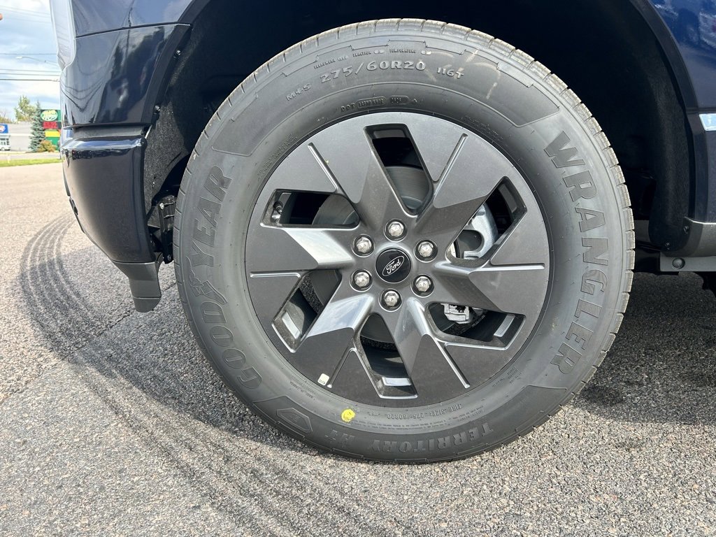 New 2025 Ford F150 Lightning Lariat image 32
