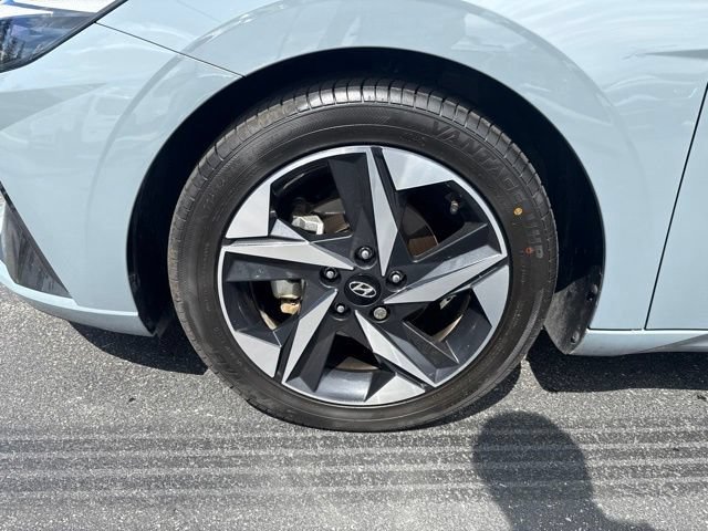 Used 2023 Hyundai Elantra Limited FWD image 9