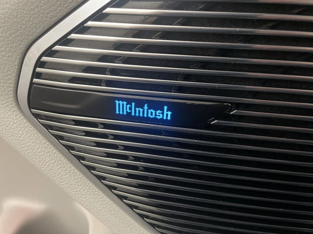 Used 2023 Jeep Grand Cherokee Overland w/ Advanced Protech Group III image 19