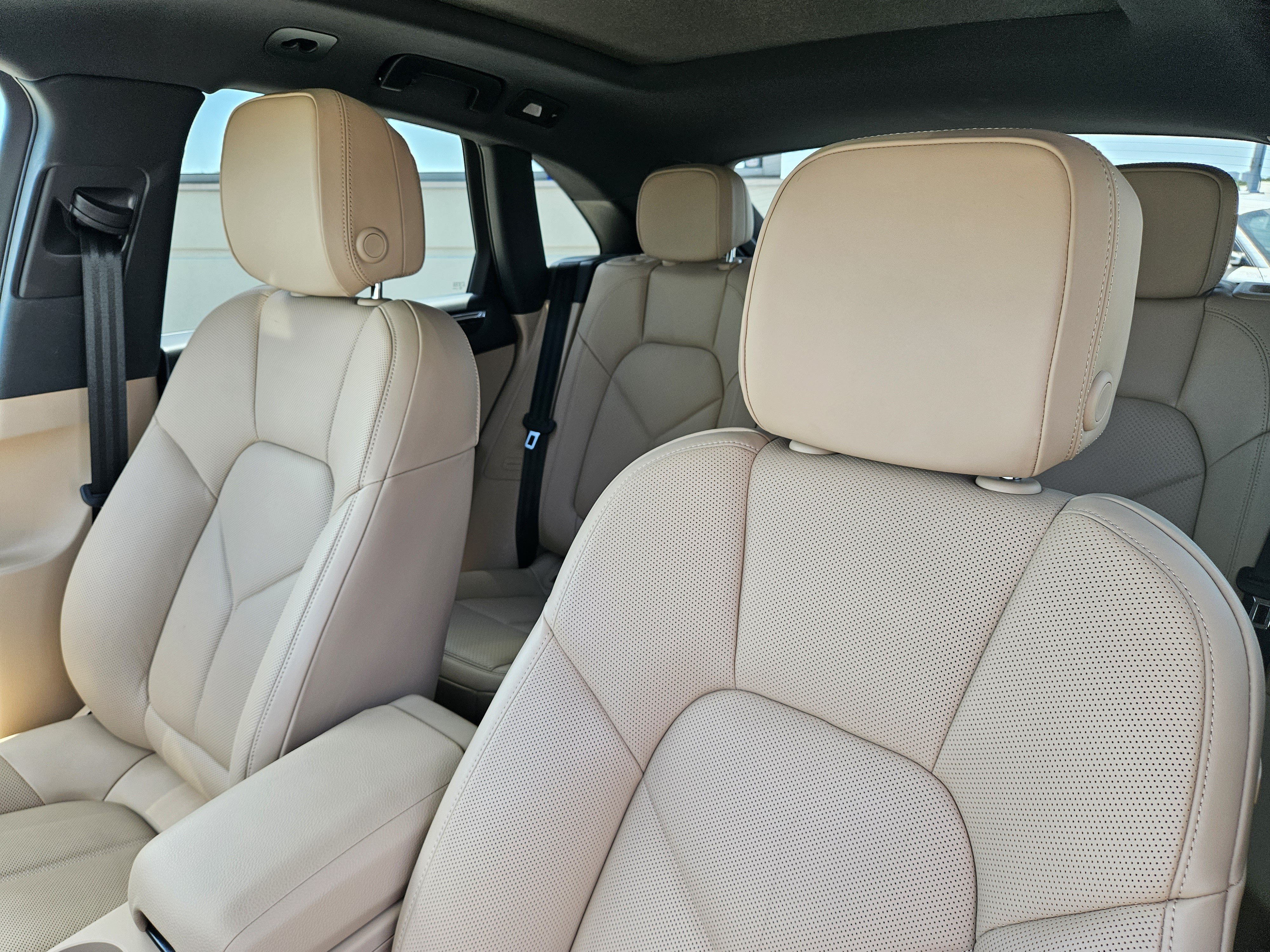 Certified 2026 Porsche Macan AWD/4WD image 6