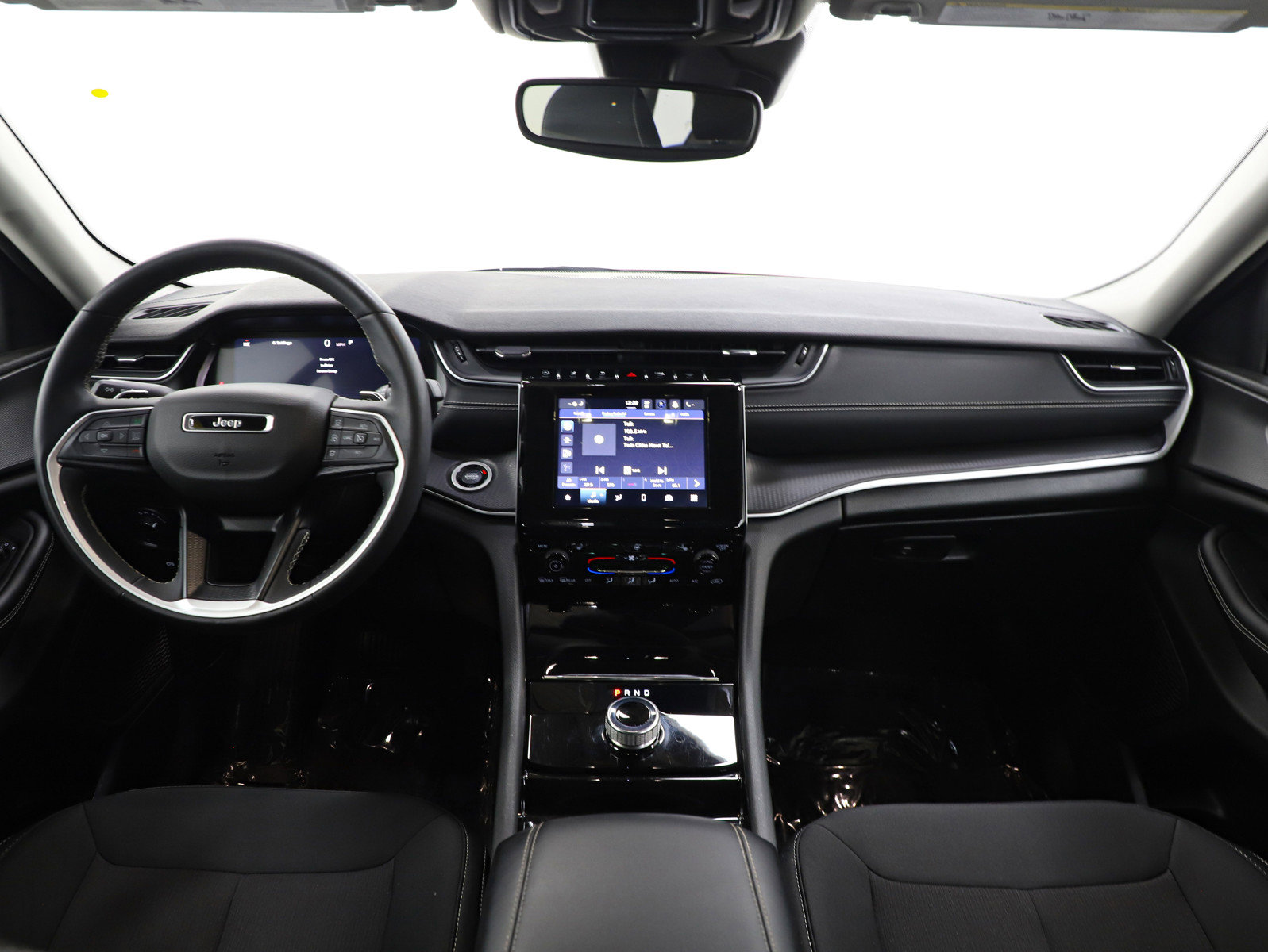 Used 2023 Jeep Grand Cherokee Laredo w/ Luxury Tech Group I image 13