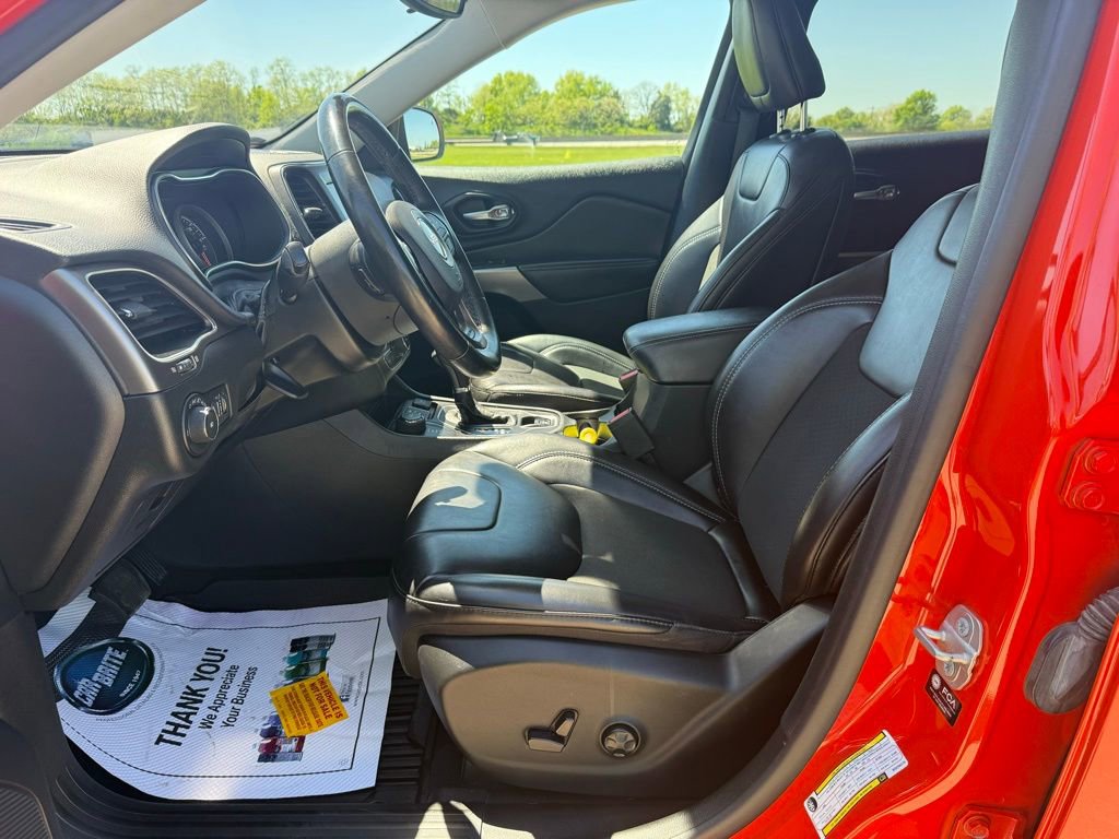 Used 2021 Jeep Cherokee Latitude Plus w/ Sun & Sound Group AWD/4WD image 27