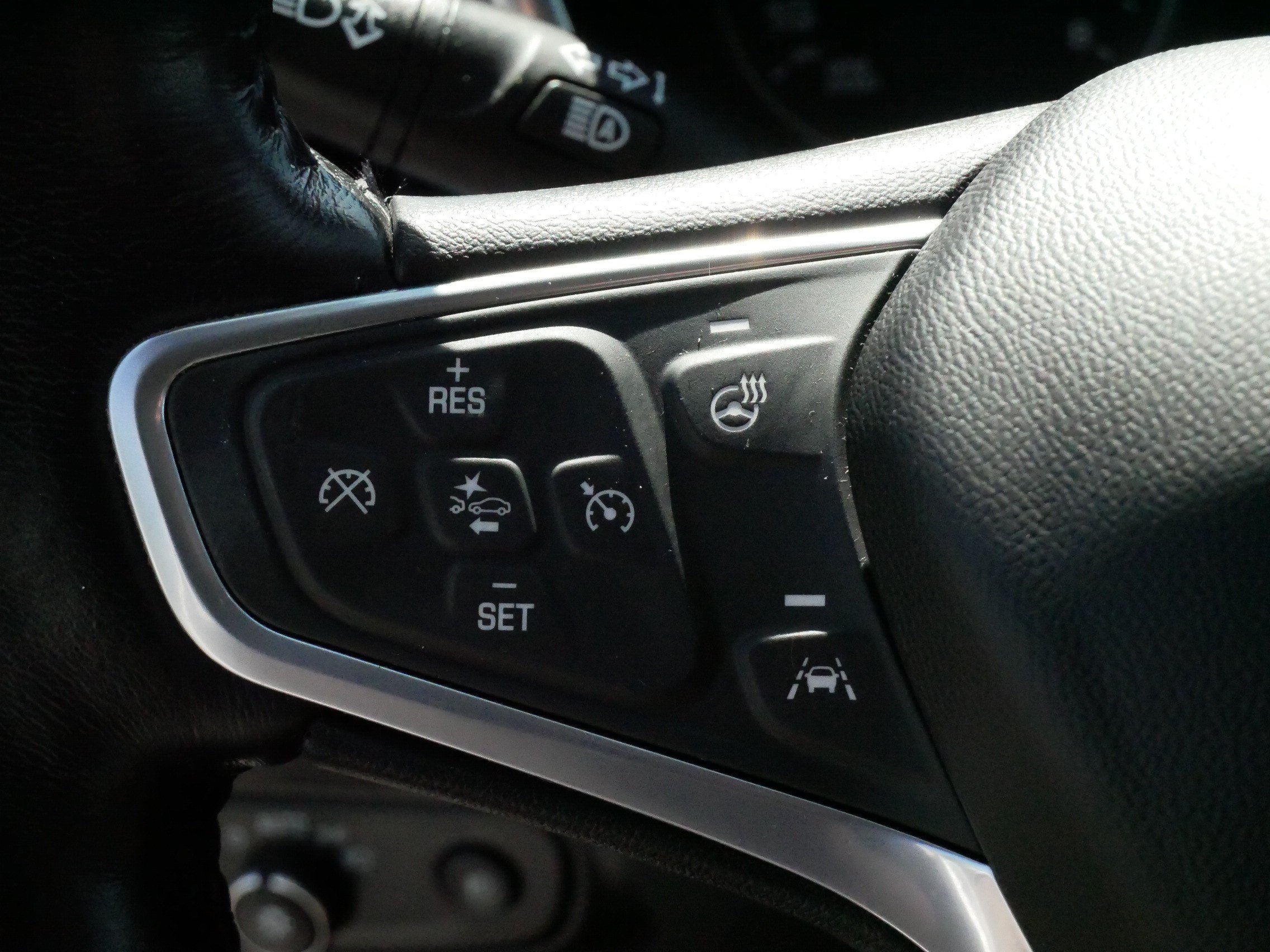 Used 2022 Chevrolet Equinox Premier AWD/4WD image 25