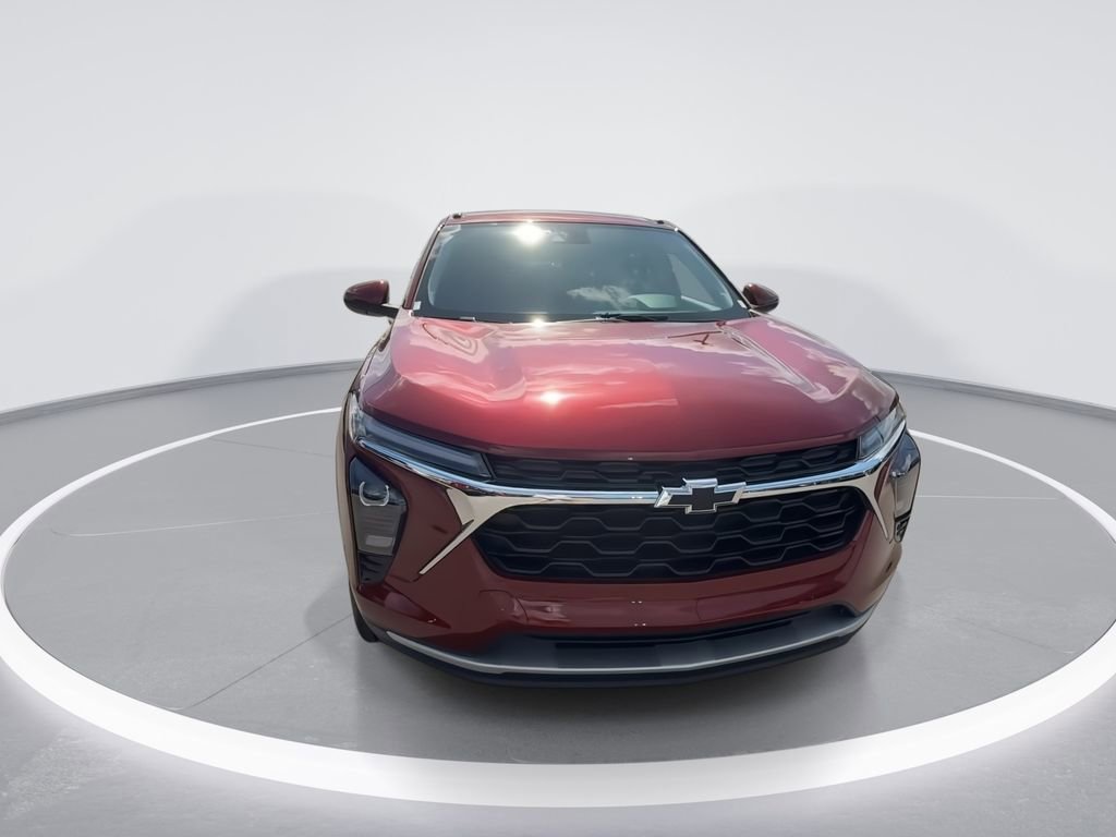 Used 2024 Chevrolet Trax LT w/ Driver Confidence Package FWD image 3