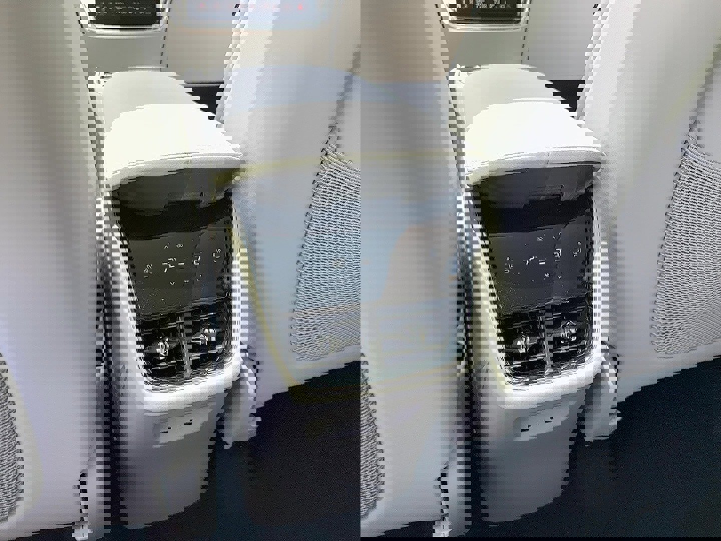 Used 2025 Volvo EX90 Ultra image 19