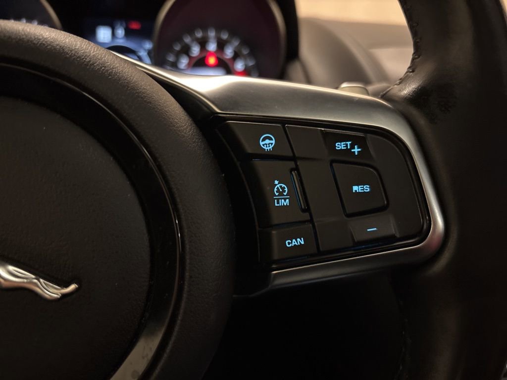 Used 2018 Jaguar F-TYPE Coupe image 18