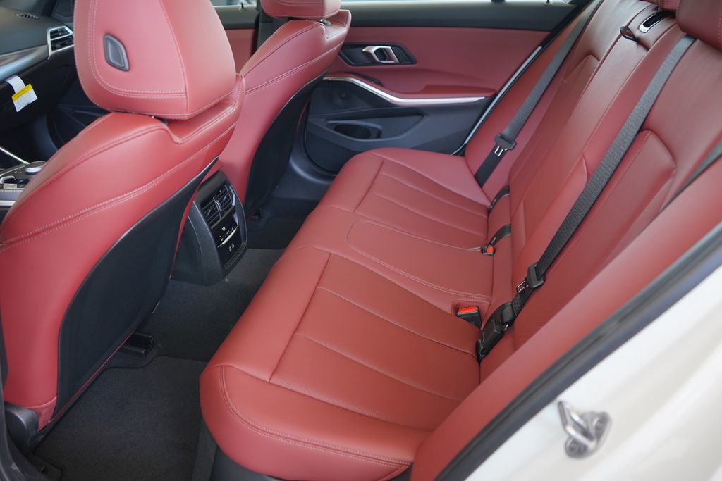 Used 2025 BMW 330i xDrive Sedan AWD/4WD image 19