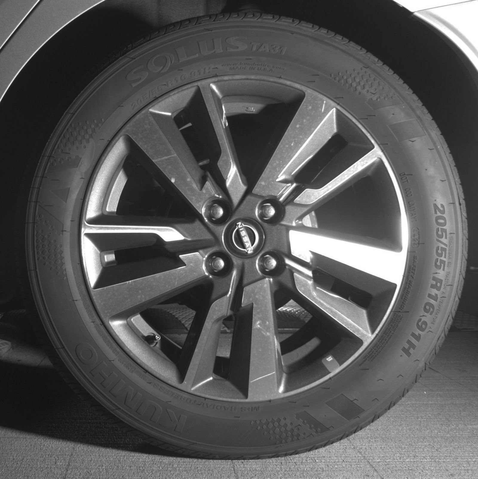 Used 2025 Nissan Versa SV FWD image 16