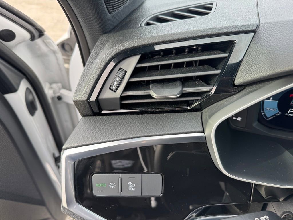 Used 2025 Audi Q3 2.0T Premium image 25