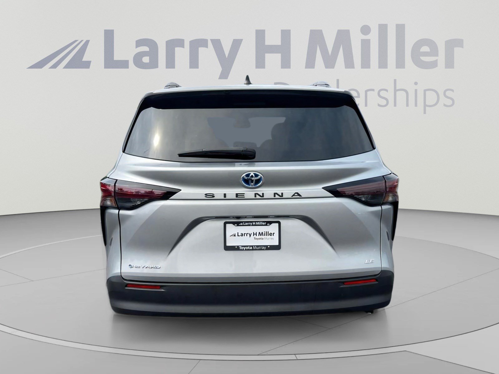 Used 2025 Toyota Sienna LE w/ LE Plus Package AWD/4WD image 4