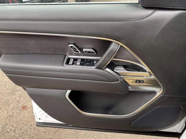 Used 2025 Land Rover Range Rover SE image 20